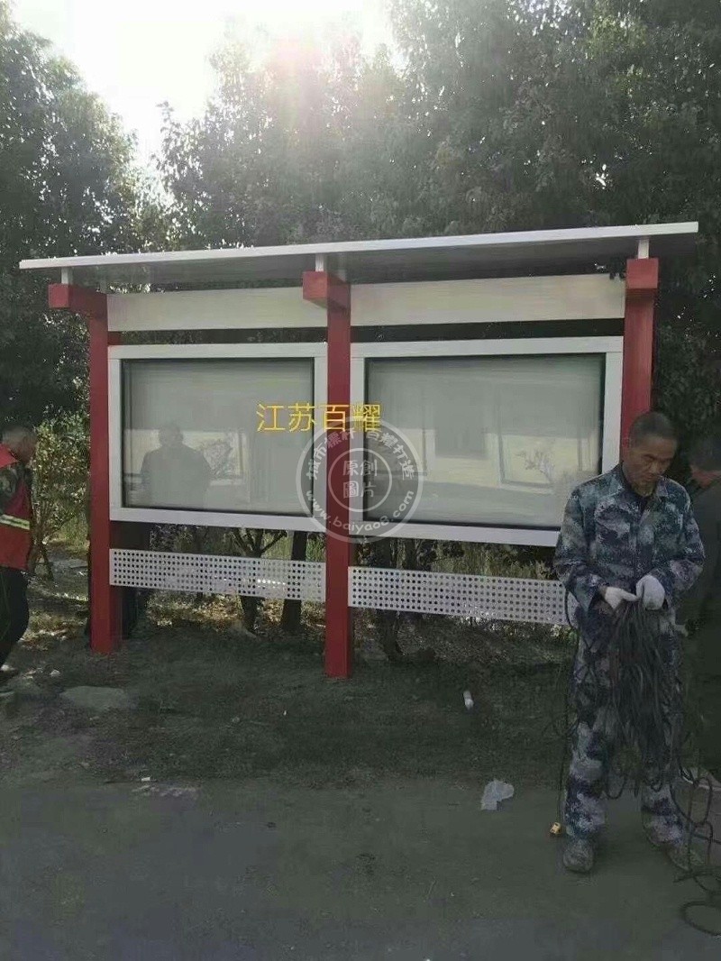 南京一村委会十套宣传栏安装实景